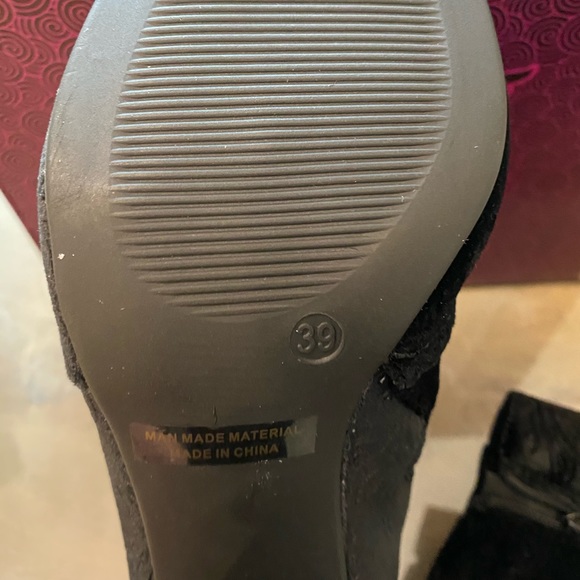 Black velour Booties - Picture 5 of 5